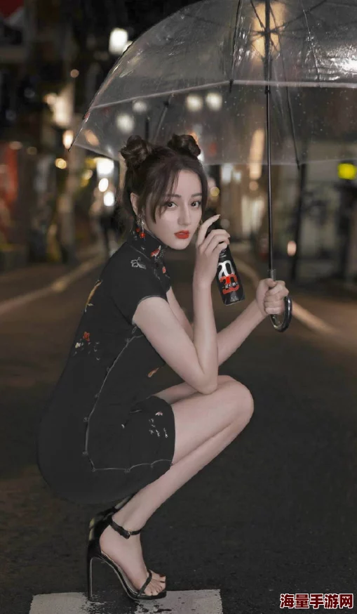 抬起朱竹清的玉腿疯狂输入，近日该角色在新作中展现出更为惊艳的战斗技能，引发玩家热议与期待