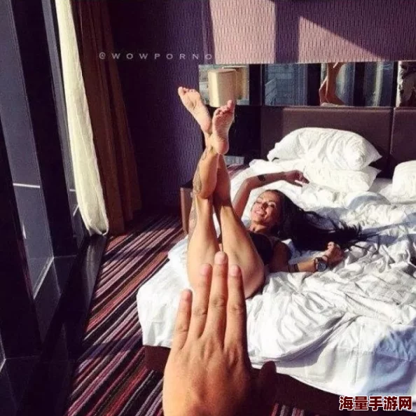 双乳被两个男人吸住小说，情节设定大胆，令人惊艳，但也引发了不少争议