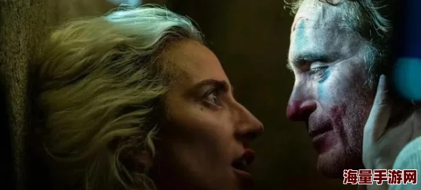 中文字幕网友认为中文字幕的质量参差不齐，有些翻译生硬，影响观影体验，但也有人赞赏其让更多人了解外国文化的重要性