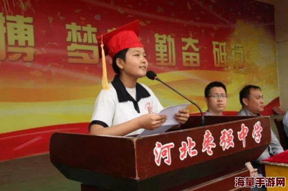 同桌上课摸的我出水生活中总会遇到挑战与困扰，但我们要学会积极面对，保持乐观心态，努力追求自己的梦想